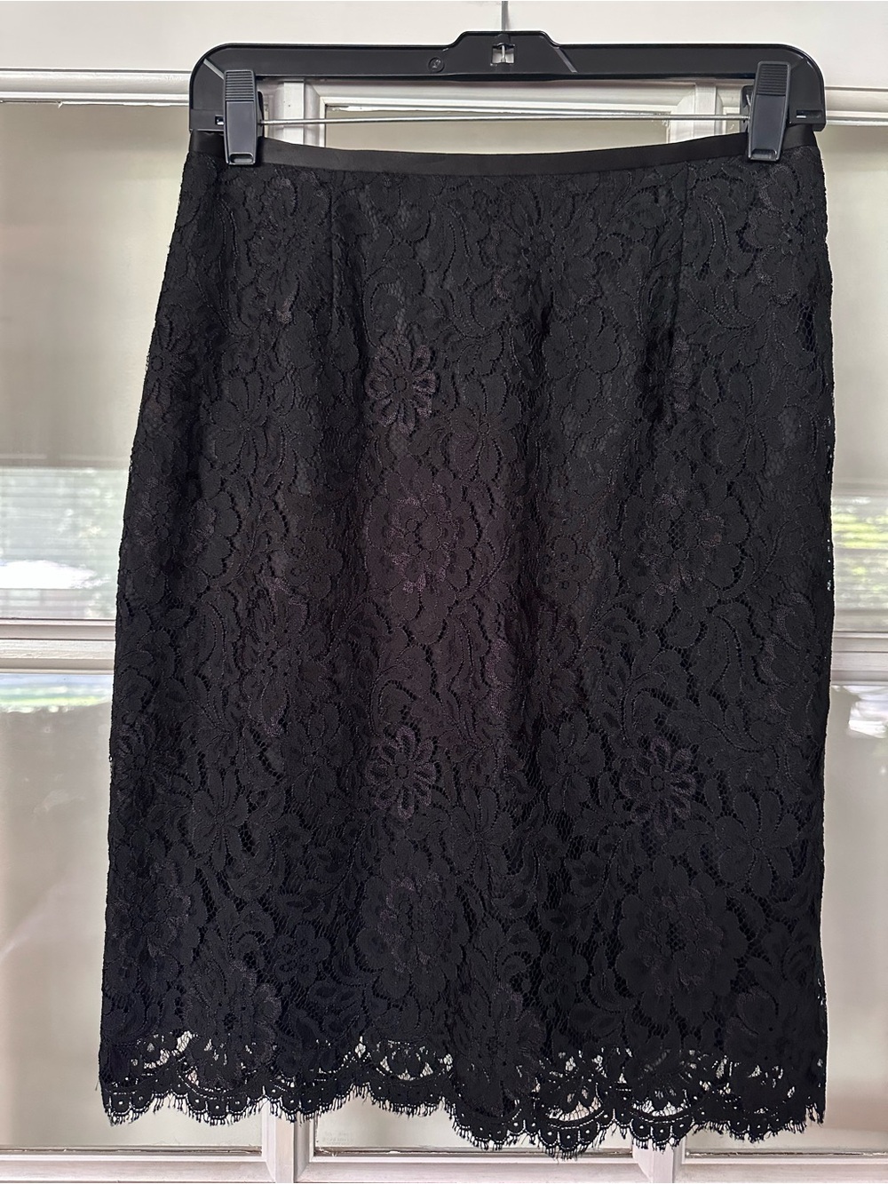Ann Taylor Black Floral Lace Pencil Skirt Size 4